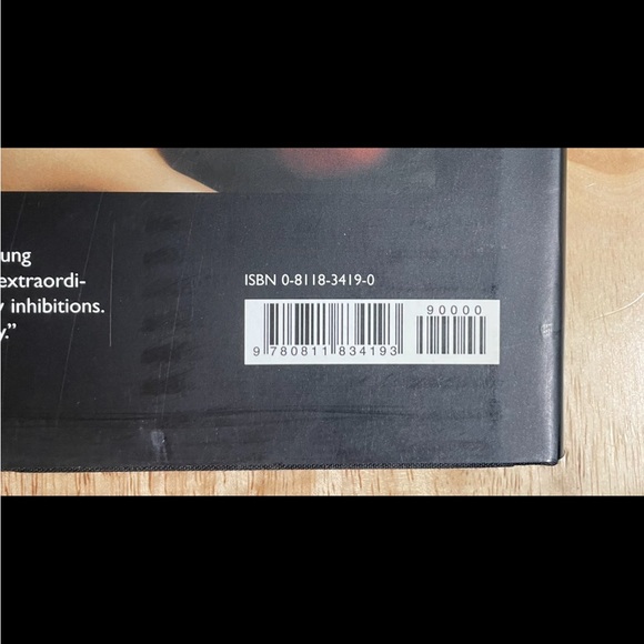 Closer By Elinor Carucci Hardcover Photography Book - Picture 3 of 4